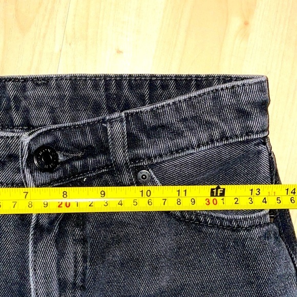 Monki ASOS Taiki Badge Mom Jeans size 24 gently preloved - Picture 9 of 11